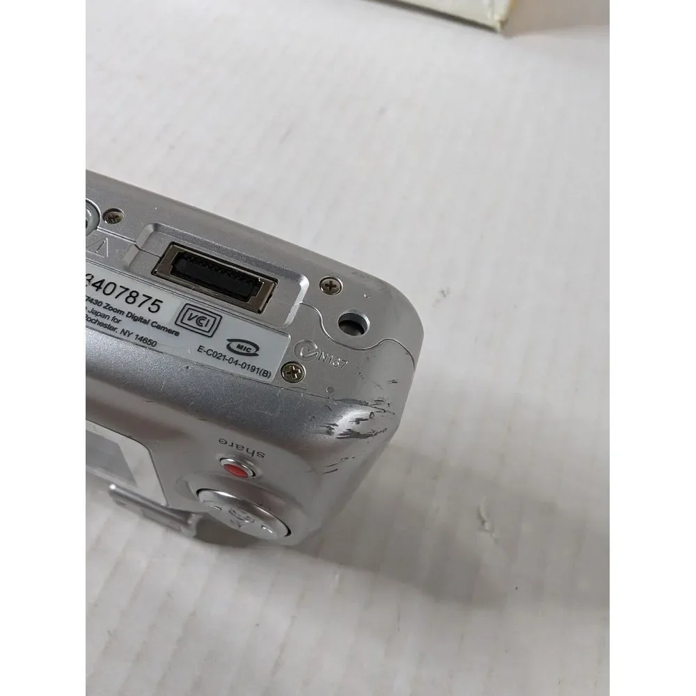 Kodak Easyshare‎ CX7430 4 MP Digital Camera with 3x Optical Zoom *For Parts*